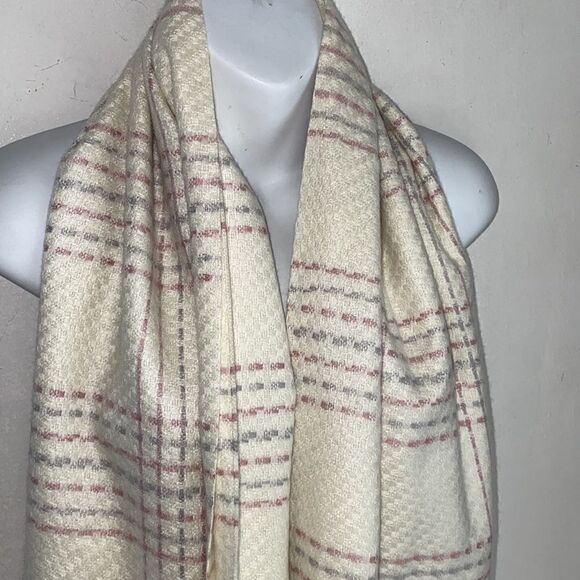 PRETTY PERSUASIONS Scarf Wrap with 4" Fringe NWT - Picture 2 of 5